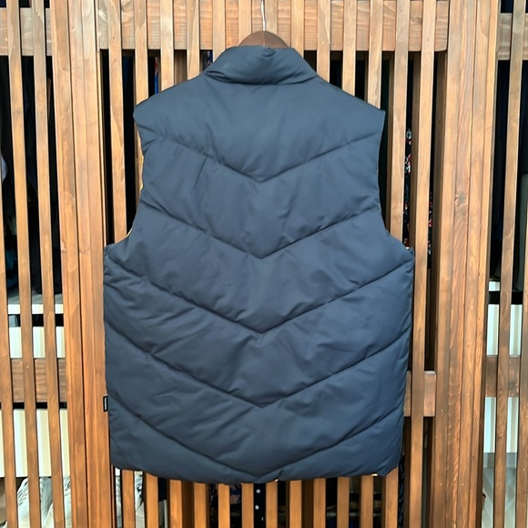 Reversable yellow and navy blue vest - Picture 4 of 6